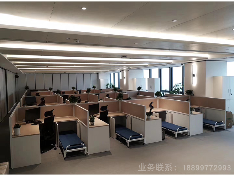 带床职员工位